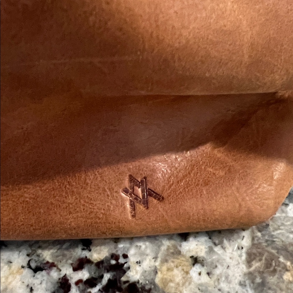 Large Elevate People Brown Leather Bucket Bag with Tassel - Picture 3 of 10